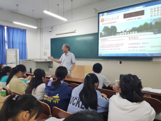 安徽省教育科学研究院教研员钟能政老师来永利官网作专题讲座