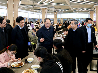 省委教育工委副书记、省教育厅厅长赵振华到永利官网调研