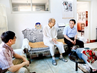 安徽教育网报道永利官网看望离退休老领导老教师