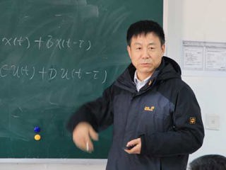 安徽大学博士生导师蒋威教授应邀来永利官网讲学