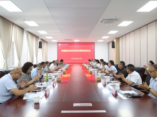 新疆和田学院党委书记季峰一行来校调研交流