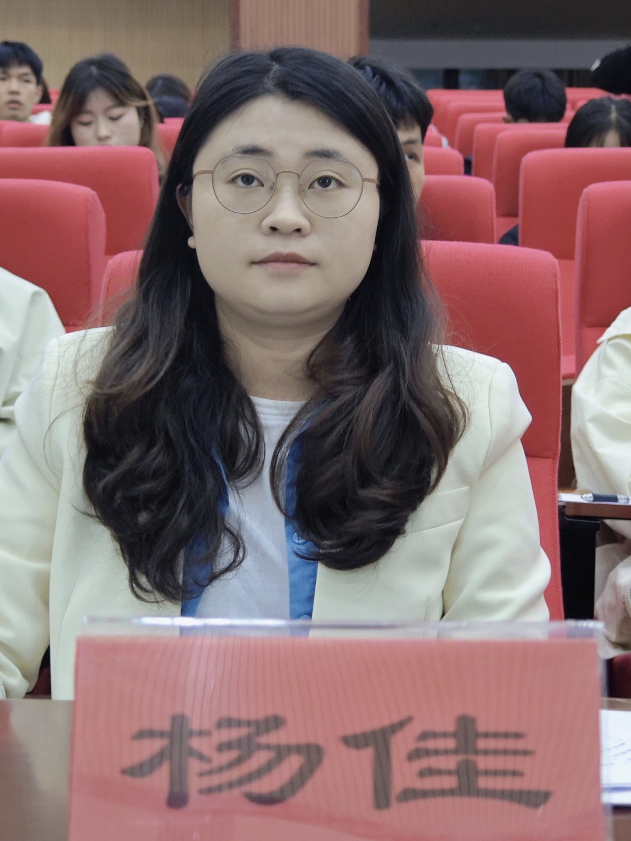 杨佳老师.jpg