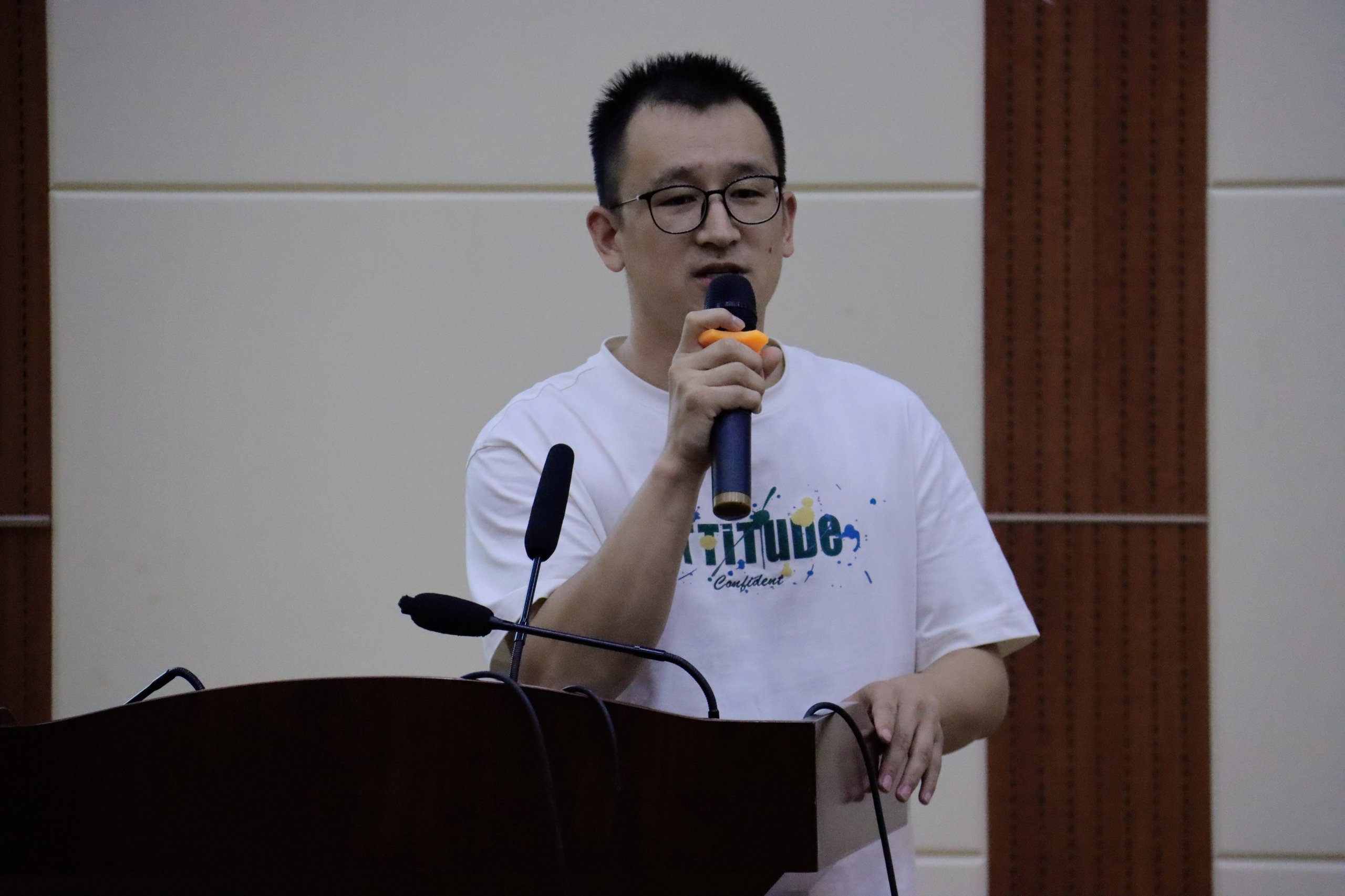 王宏老师总结发言.jpg